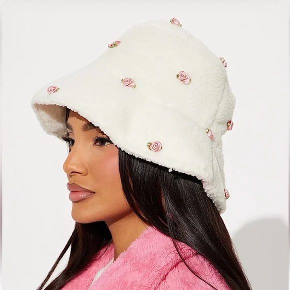 NWT🌹💕Pink Rosette Sherpa Bucket Hat 💕🌹 - Picture 9 of 9